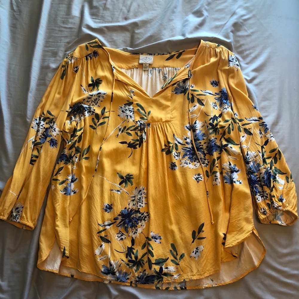 Super cute floral blouse
